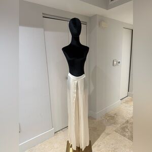 NWT Elegant Cream satin (viscose) wide pants (it seems a skirt on) size S